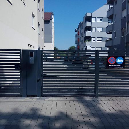 Apartment Cherry Gold Зренянин Екстериор снимка